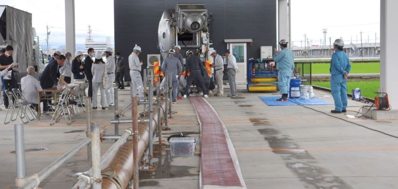 福井市でチューブテックス工法を施工実演