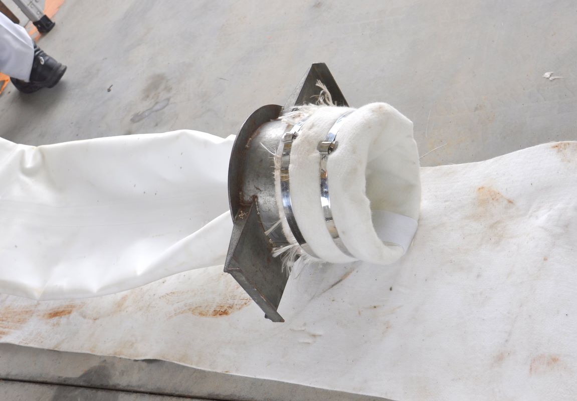 ライナー材を反転固定