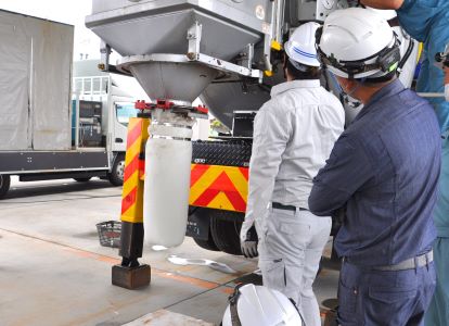 反転機からライナー材が現れました