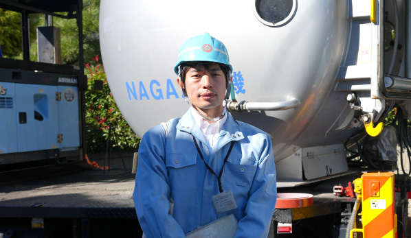 ライナー材が引き込まれていきます